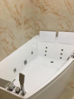 4-room jacuzzi apartment